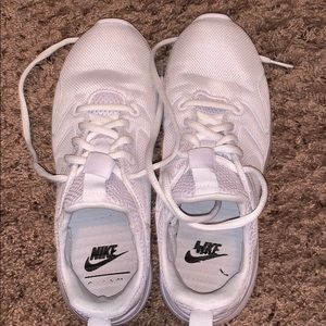 ✔️WHITE Nike Tennis Shoes✔️